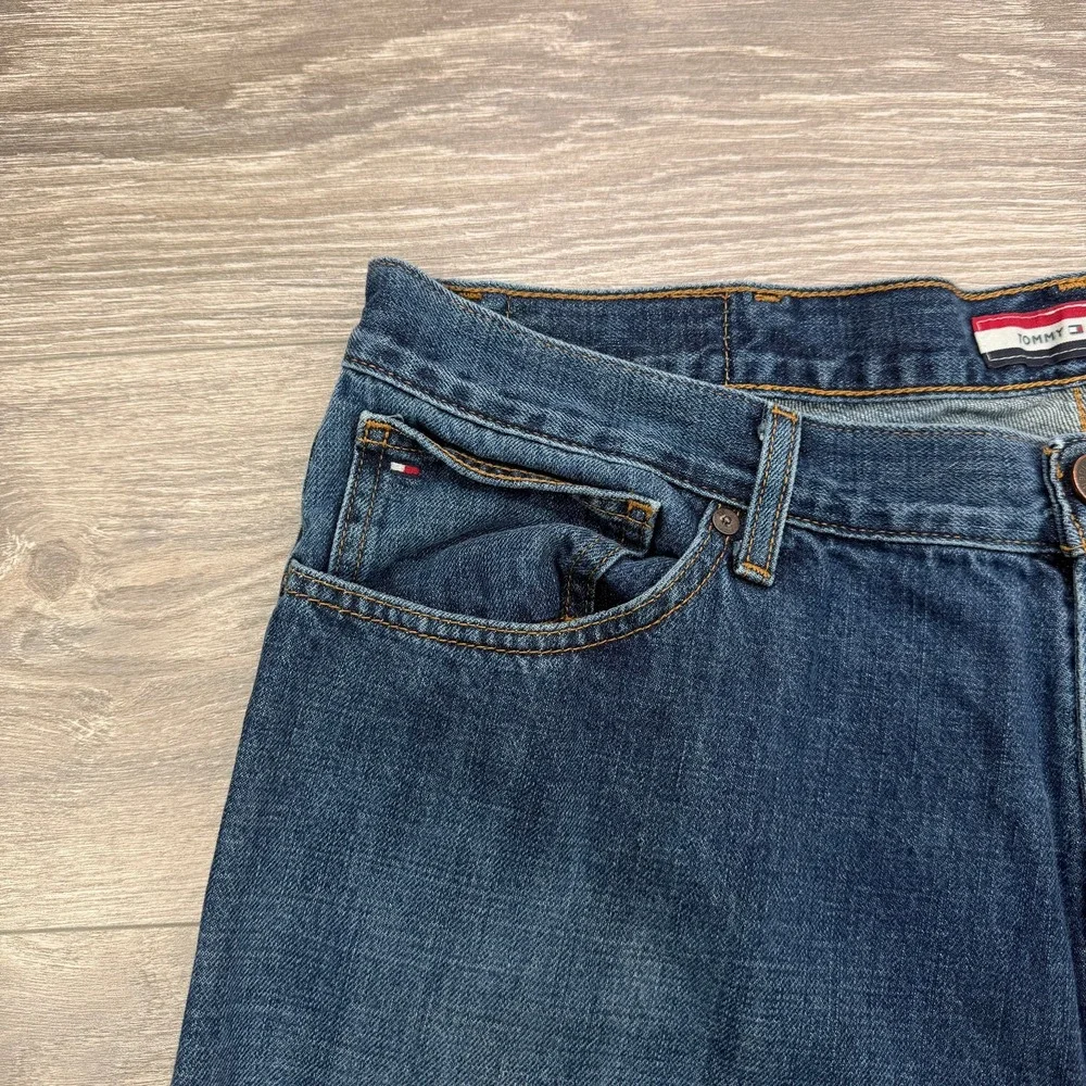Tommy Hilfiger Jeans Mens 38x32 Blue Baggy Straight Leg Zip Fly 5 Pocket Classic